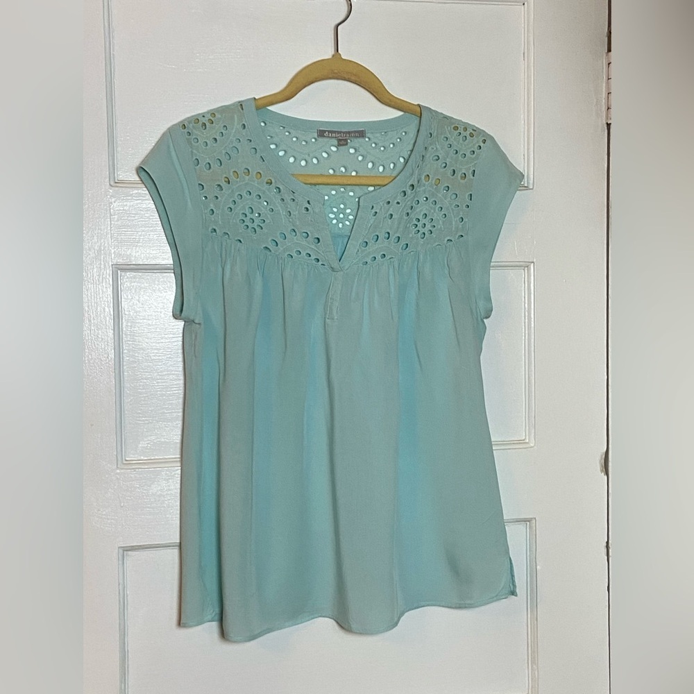 Stylish Mint Green Eyelet Cap-Sleeve Top